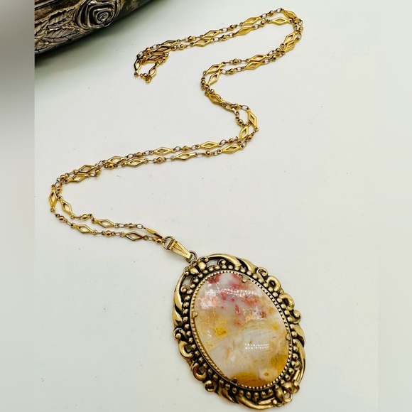 Vintage Stone Ornate Pendant Necklace - Picture 4 of 17